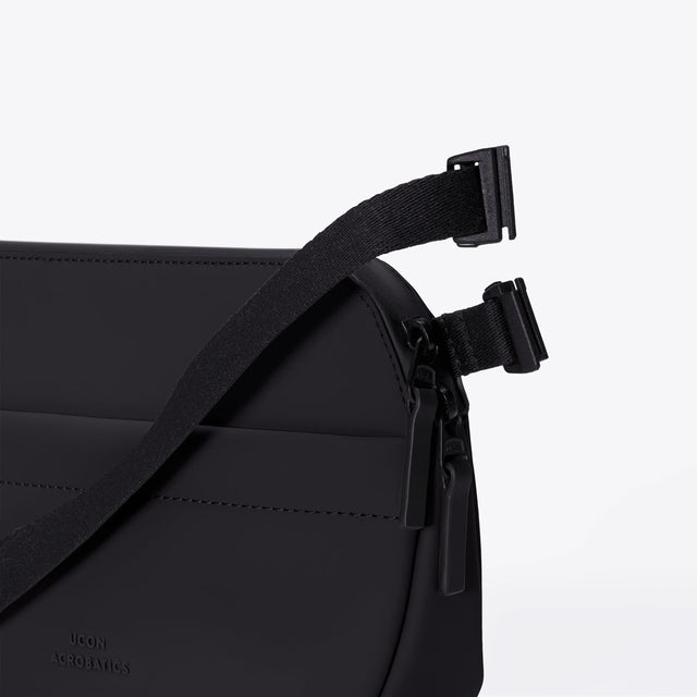 Melvin Medium Bag in Black