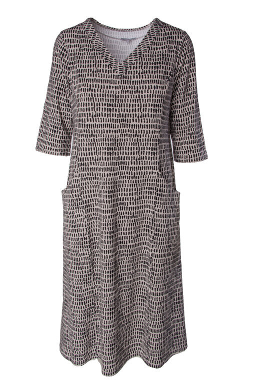 Core Travel Dash Pocket Dress in Cream and Black